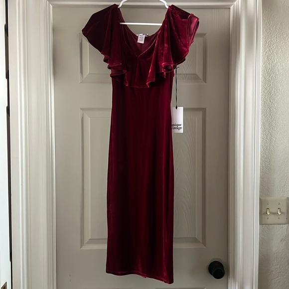 NWT Unique Vintage Red Velvet Dress - Picture 1 of 4